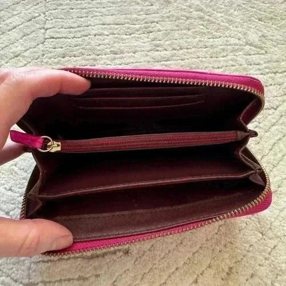 Fossil bright fuchsia wallet - Picture 6 of 9